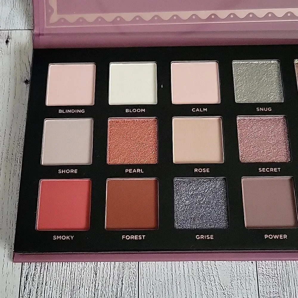 Ace Beaute Smokey Roses Eyeshadow Palette
